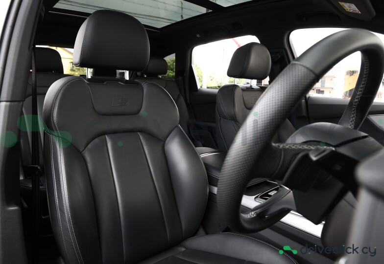 Audi Q7 White