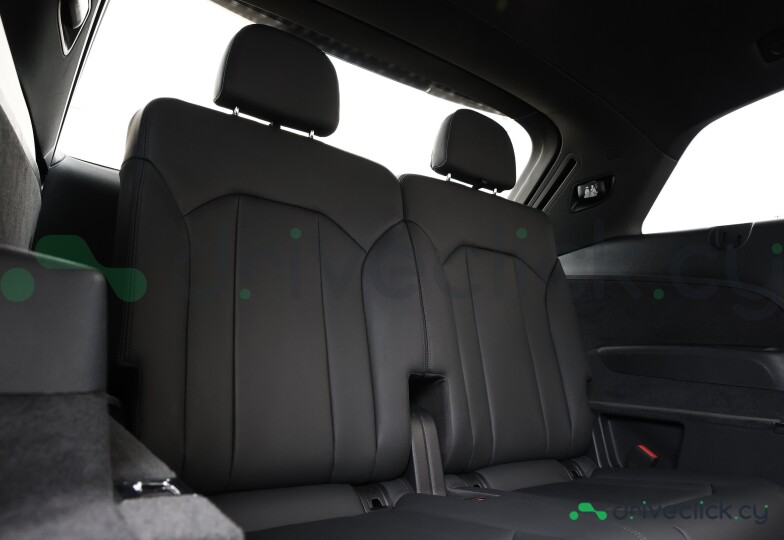 Audi Q7 White