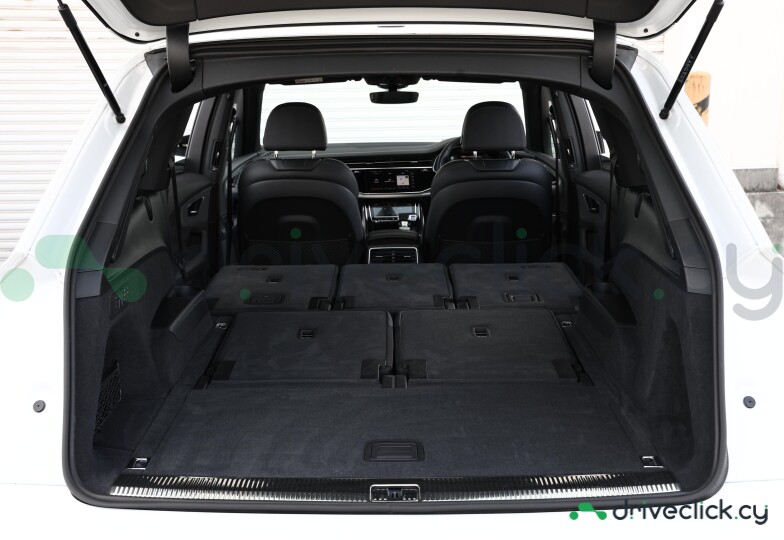Audi Q7 White