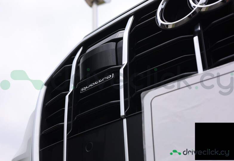 Audi Q7 White