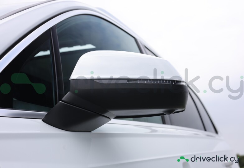 Audi Q7 White