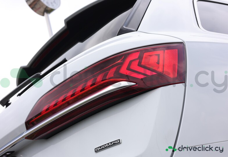 Audi Q7 White