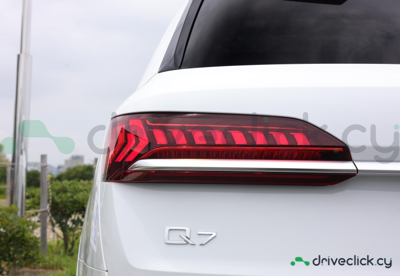 Audi Q7 White