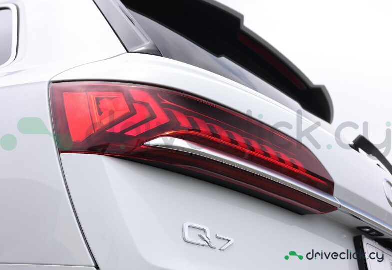 Audi Q7 White