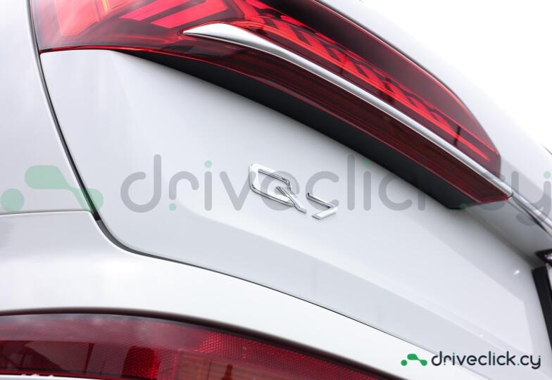 Audi Q7 White
