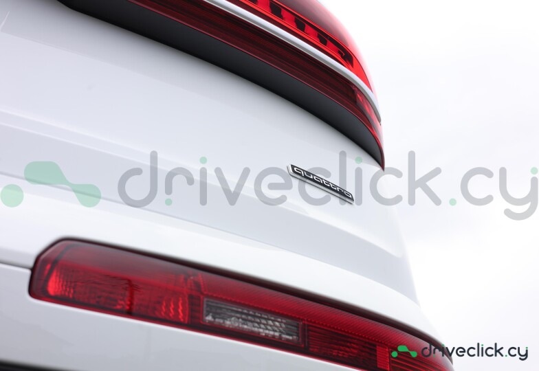 Audi Q7 White