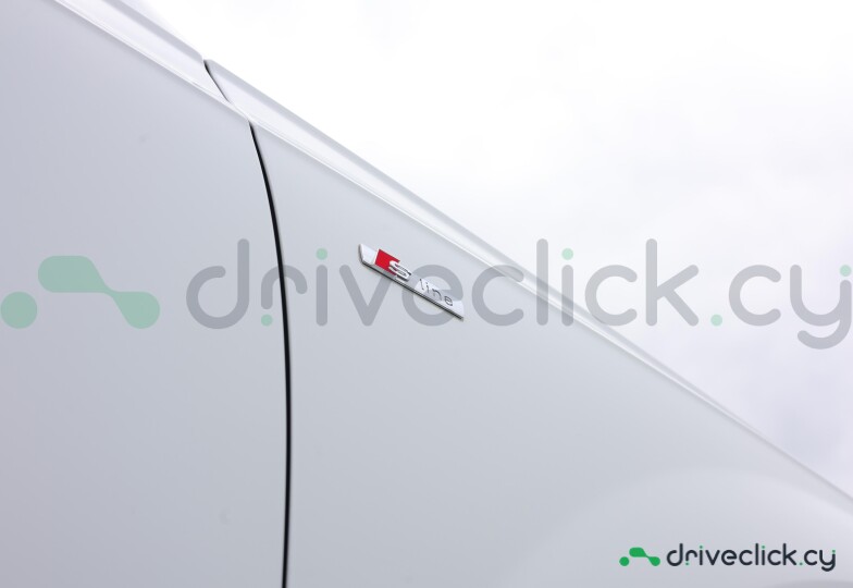 Audi Q7 White