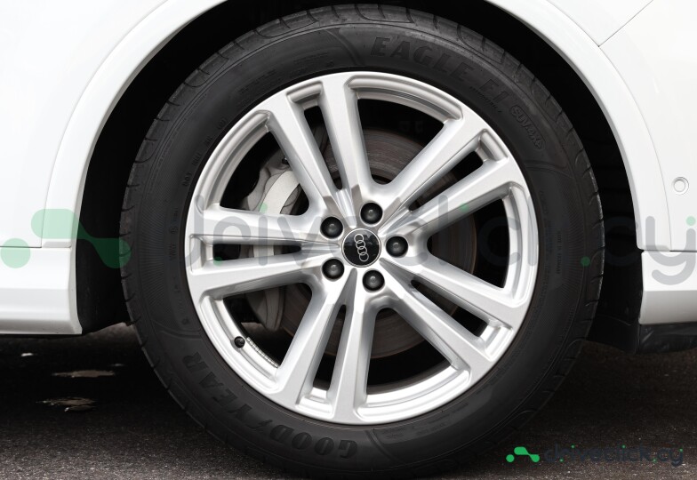 Audi Q7 White