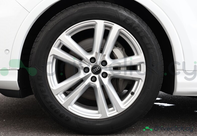 Audi Q7 White