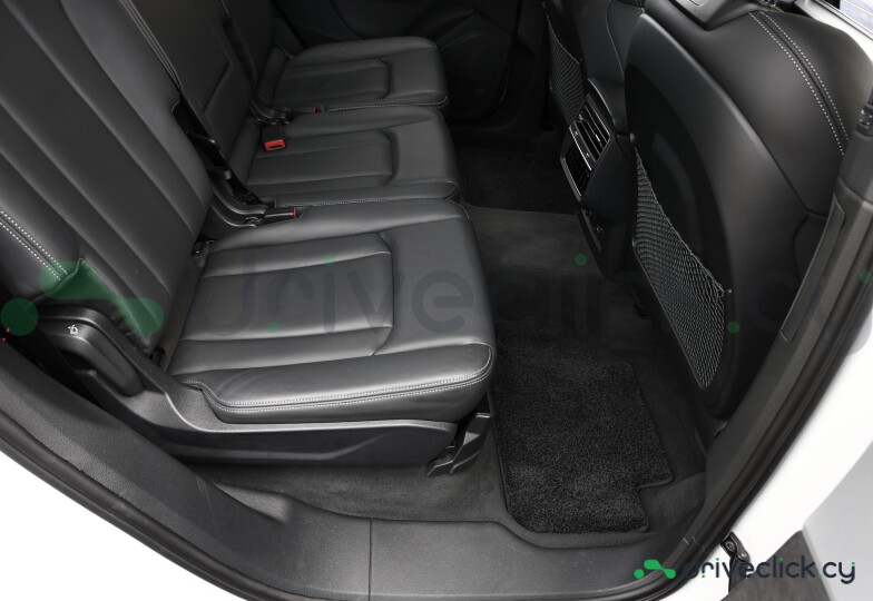 Audi Q7 White