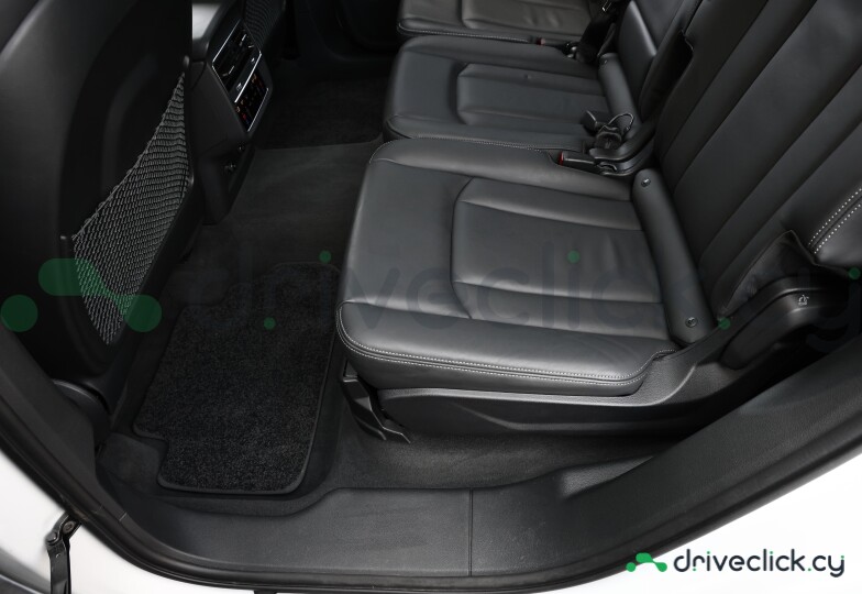 Audi Q7 White