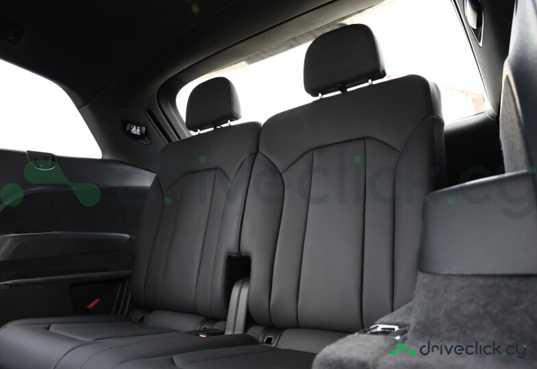 Audi Q7 White