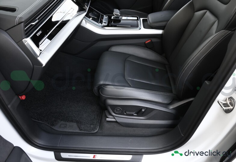 Audi Q7 White