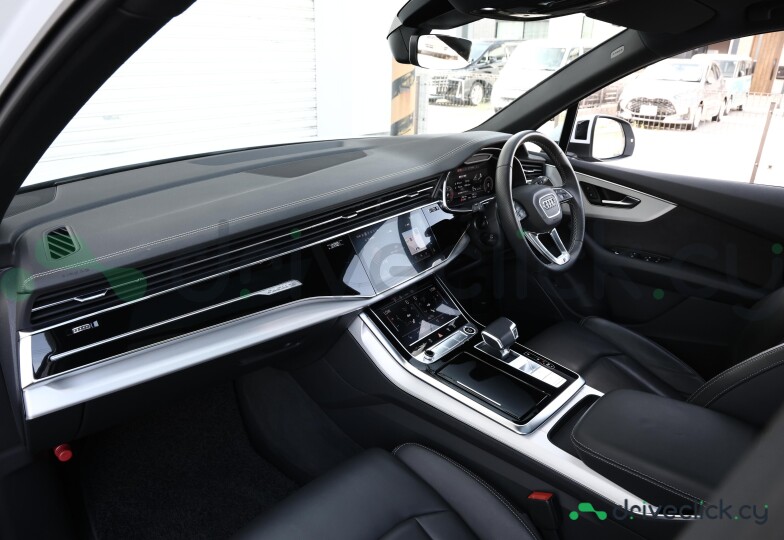 Audi Q7 White
