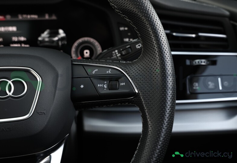 Audi Q7 White