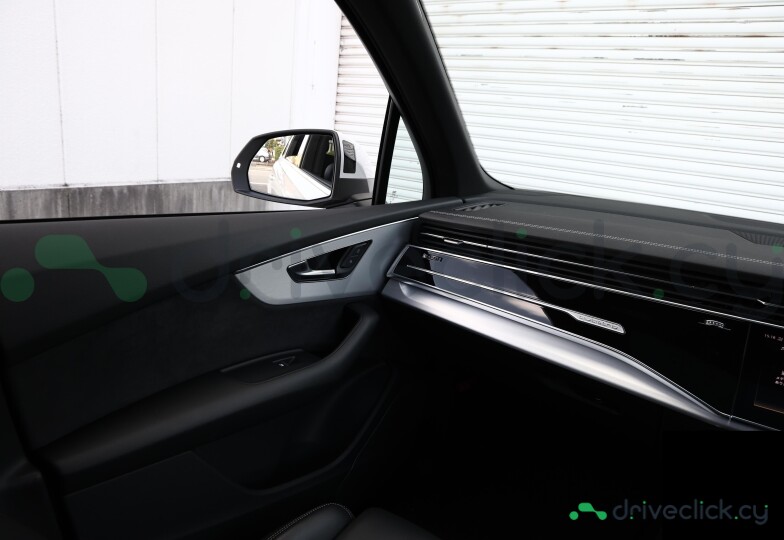 Audi Q7 White