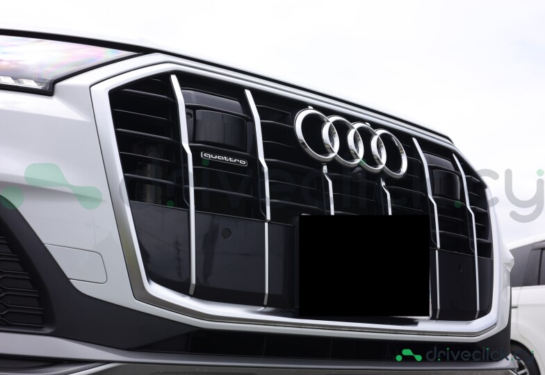 Audi Q7 White