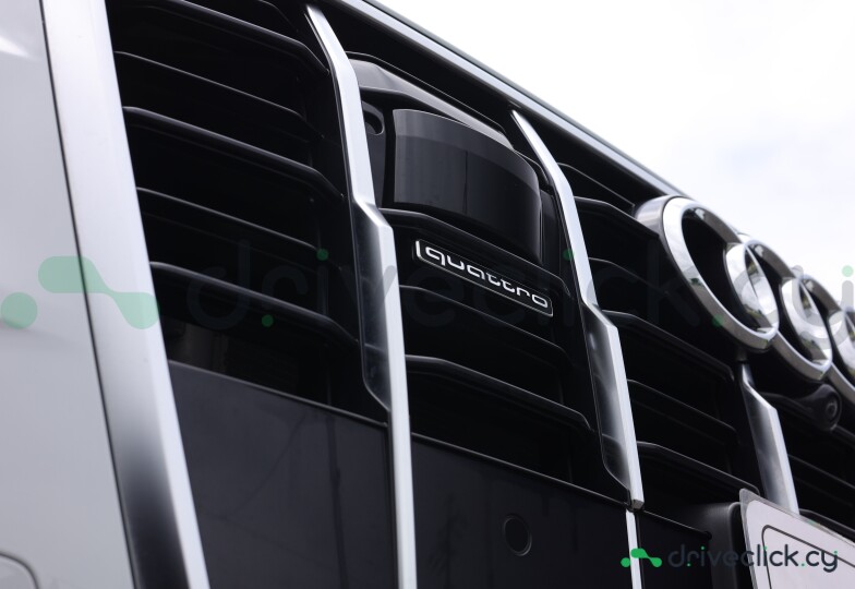 Audi Q7 White