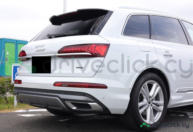 Audi Q7 White