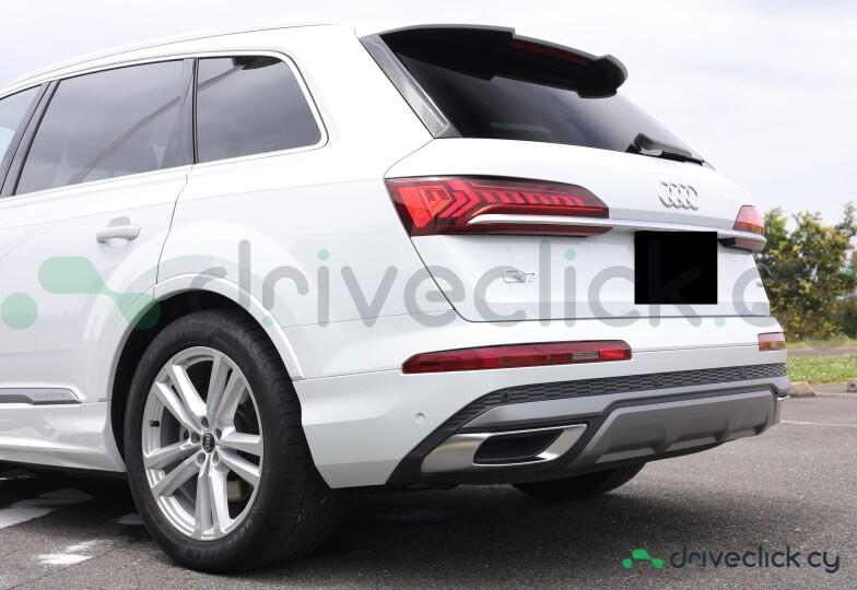 Audi Q7 White
