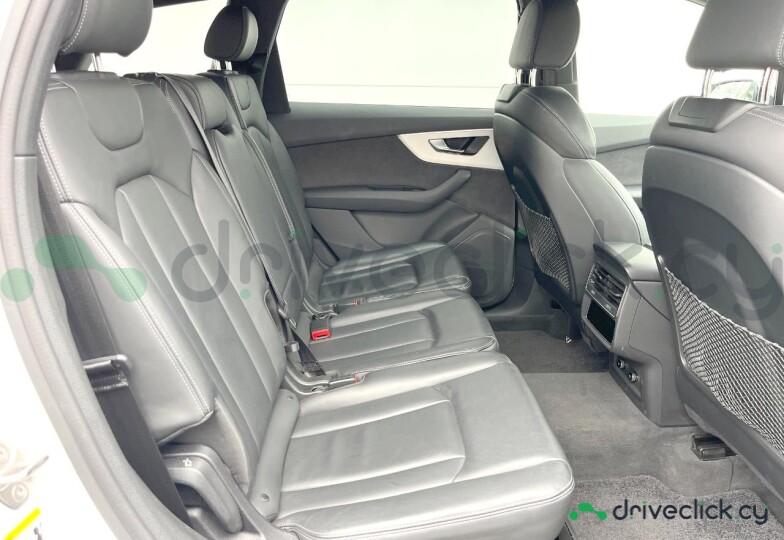 Audi Q7 White