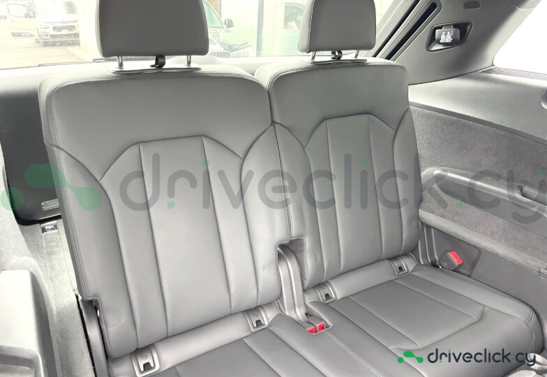Audi Q7 White