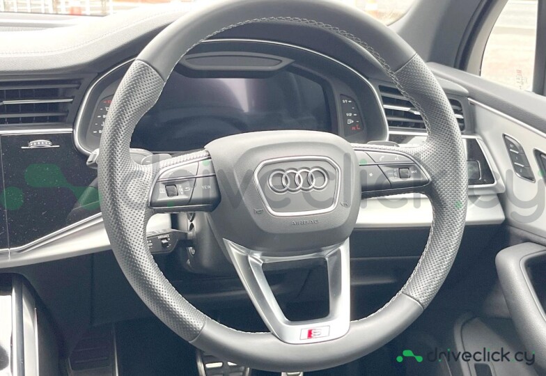 Audi Q7 White