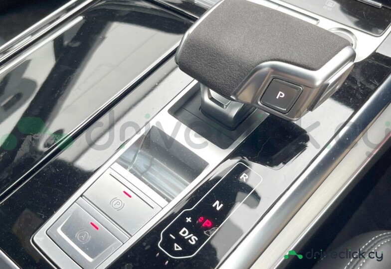 Audi Q7 White