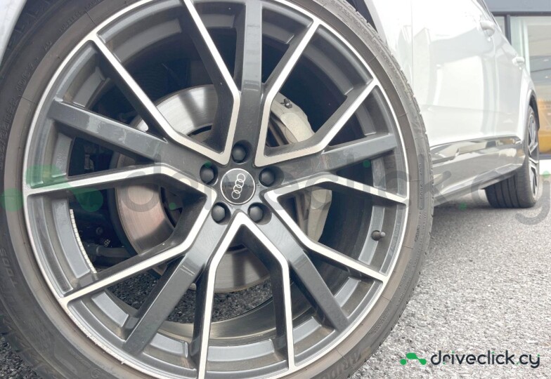 Audi Q7 White