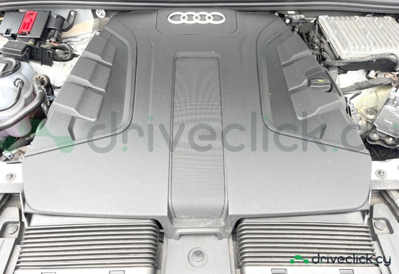 Audi Q7 White