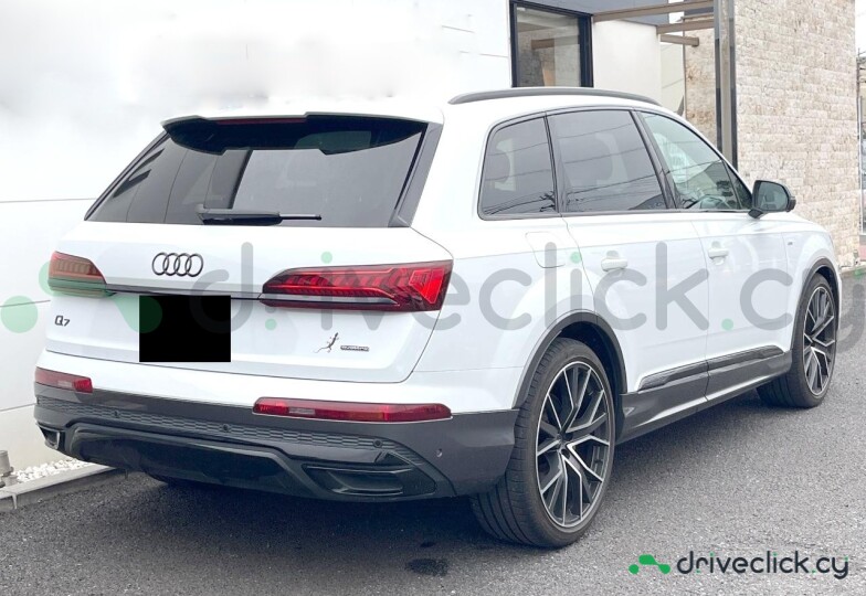 Audi Q7 White