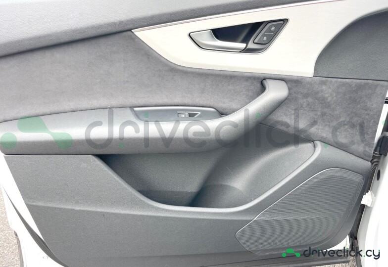 Audi Q7 White