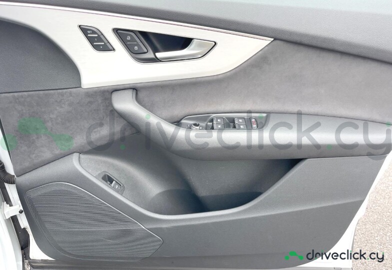 Audi Q7 White