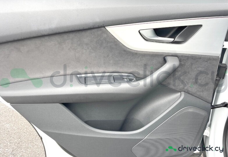 Audi Q7 White