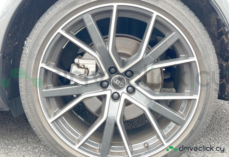 Audi Q7 White