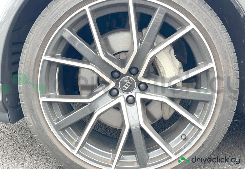 Audi Q7 White