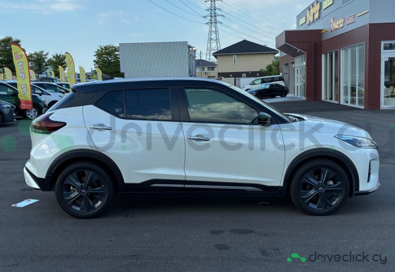 Nissan Kicks White
