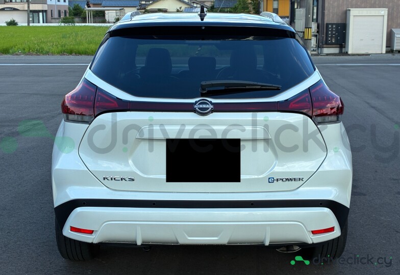Nissan Kicks White