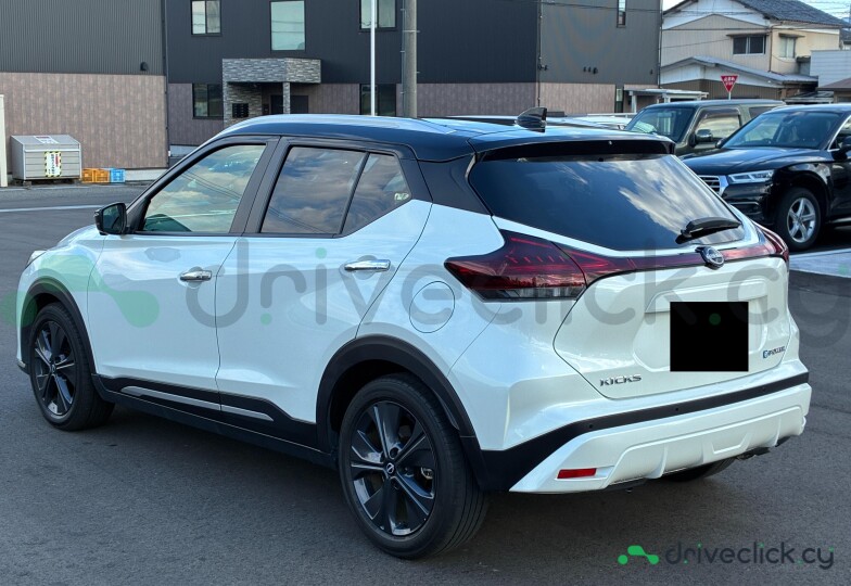 Nissan Kicks White