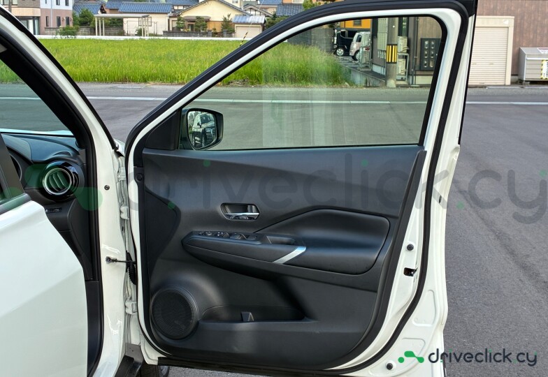 Nissan Kicks White