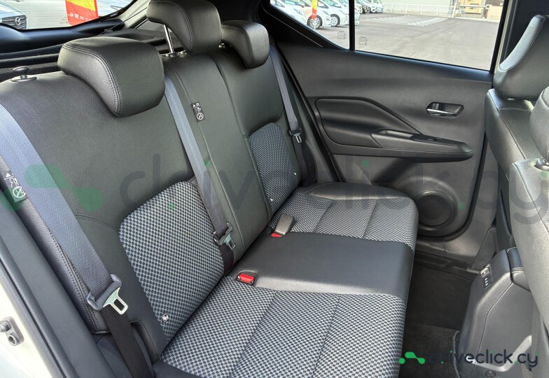 Nissan Kicks White