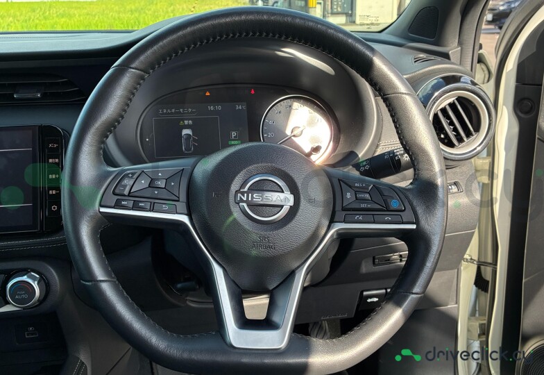 Nissan Kicks White