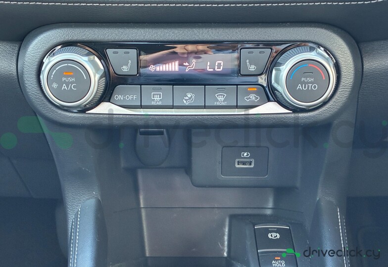 Nissan Kicks White