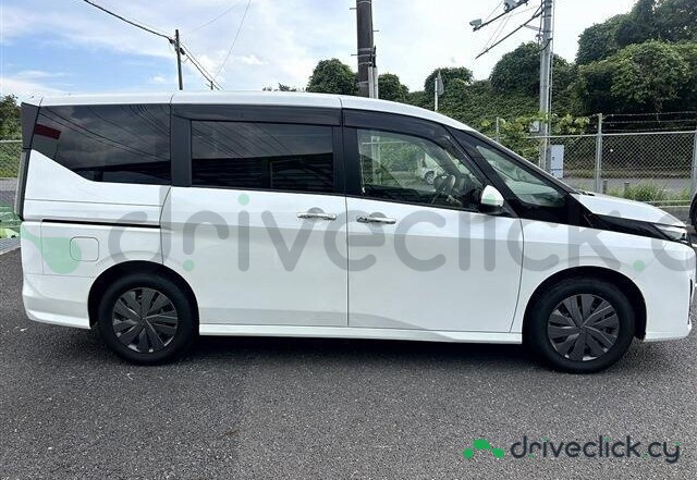 Nissan Serena White