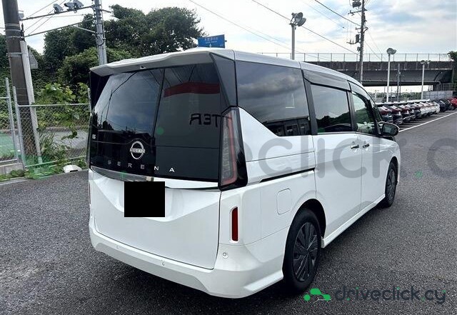 Nissan Serena White