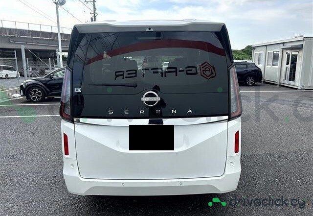 Nissan Serena White