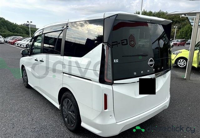 Nissan Serena White