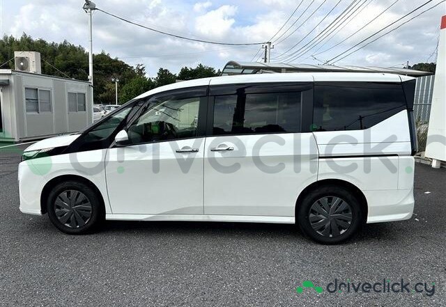 Nissan Serena White