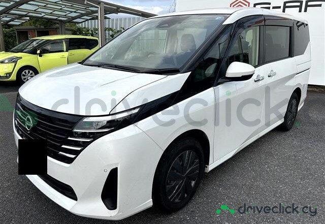 Nissan Serena White