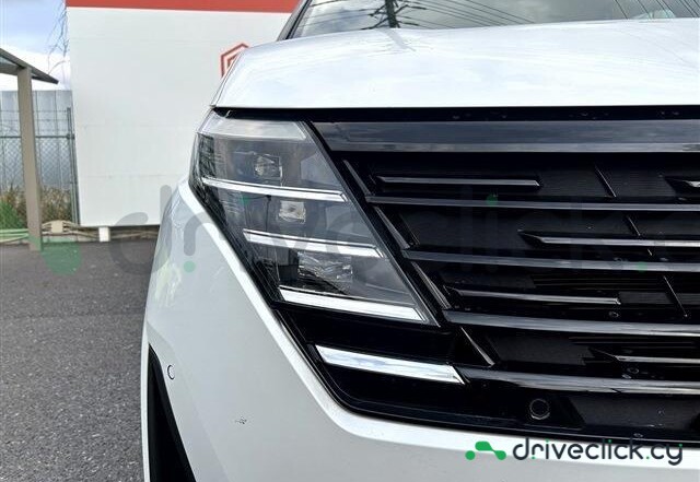 Nissan Serena White
